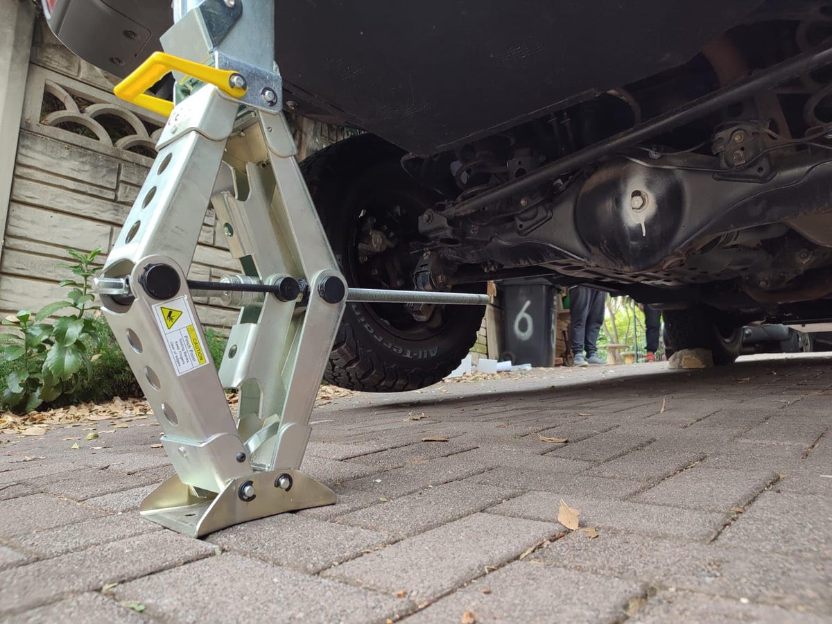 Heavy Duty Scissor Jack 2 Ton Capacity 12" Usable Lift H8082