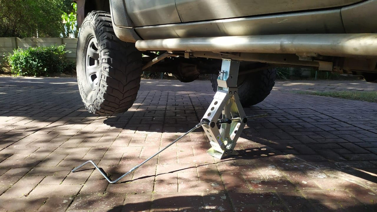 Heavy Duty Scissor Jack 2 Ton Capacity 12" Usable Lift H8082