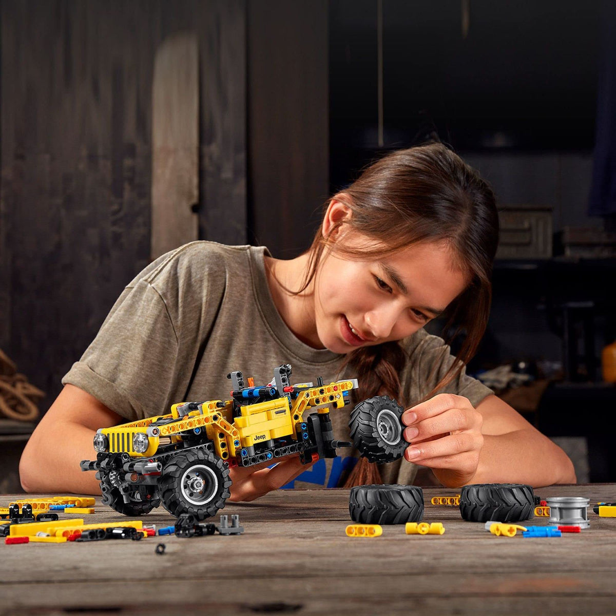 4x4 Off Roader SUV Model Building Kit T61408